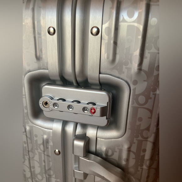 Authentic RIMOWA x DIOR carry on luggage - Picture 12 of 17